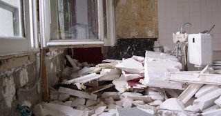 Демонтаж хрущевки в Узловой - удаление старых полов и стен по выгодной цене от 1749 рублей.